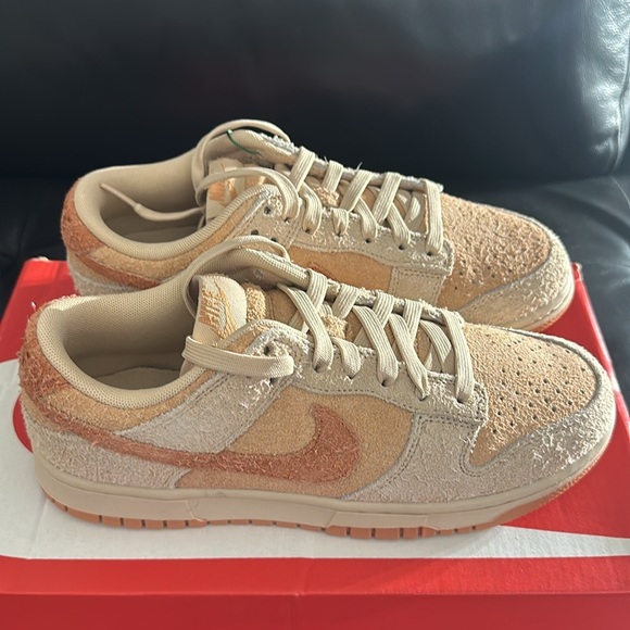 These are women’s Nike dunk, lows size 8 1/2 - Picture 2 of 6